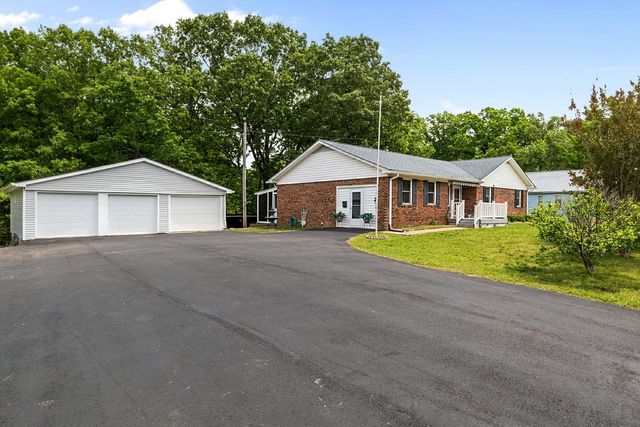 190 Post Oak Ave, Camden, TN 38320