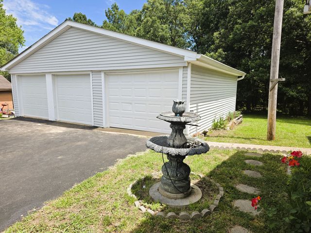 190 Post Oak Ave, Camden, TN 38320