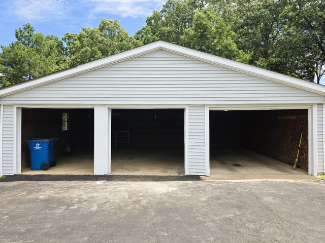 190 Post Oak Ave, Camden, TN 38320