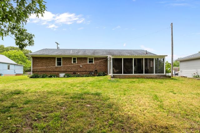 190 Post Oak Ave, Camden, TN 38320