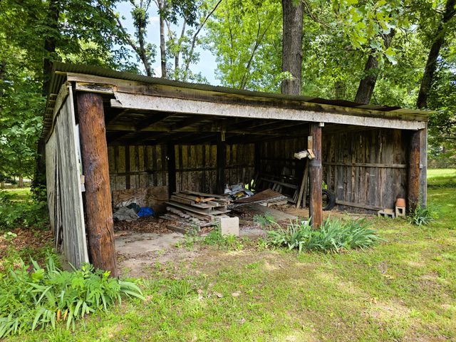 190 Post Oak Ave, Camden, TN 38320