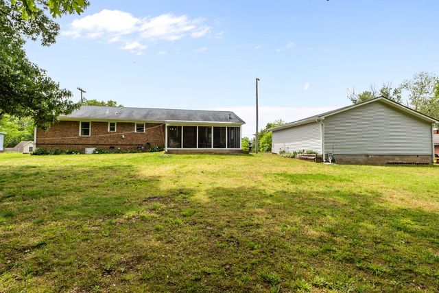 190 Post Oak Ave, Camden, TN 38320