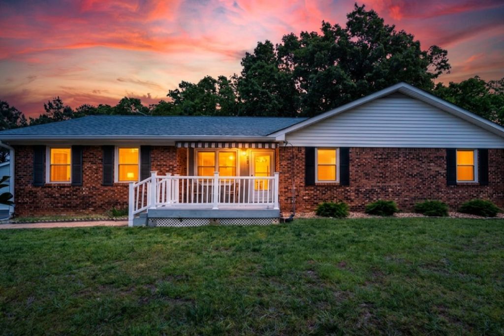 190 Post Oak Ave, Camden, TN 38320