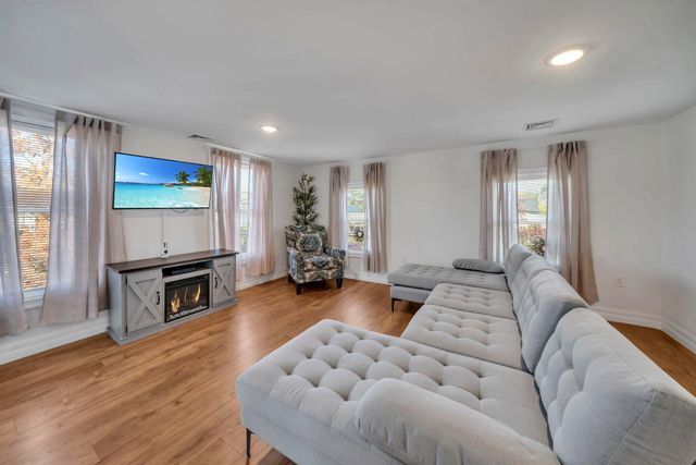 24 MAPLEWOOD AVE, Keansburg Boro, NJ 07734