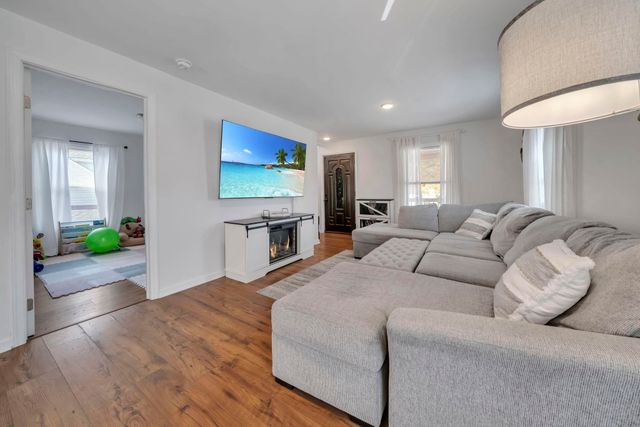 24 MAPLEWOOD AVE, Keansburg Boro, NJ 07734