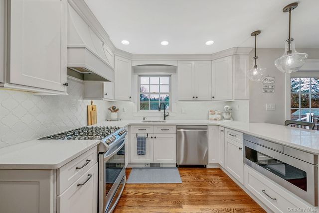 2 Cindy Street, Smithtown, NY 11787