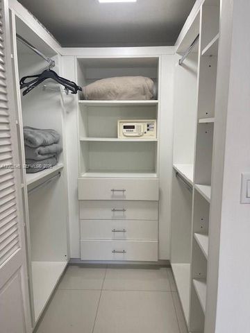 185 SE 14th Ter 913, Miami, FL 33131