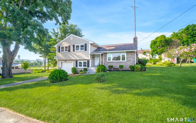 66 Bridgeview Place, Stratford, CT 06614