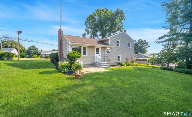 66 Bridgeview Place, Stratford, CT 06614