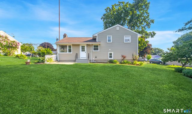 66 Bridgeview Place, Stratford, CT 06614