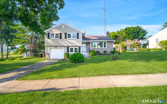 66 Bridgeview Place, Stratford, CT 06614