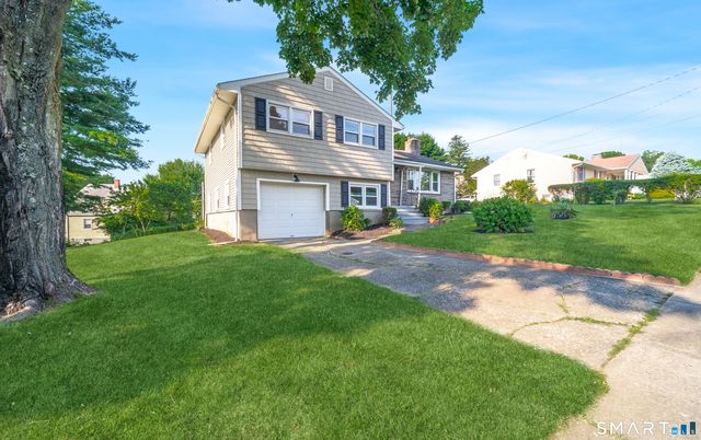 66 Bridgeview Place, Stratford, CT 06614