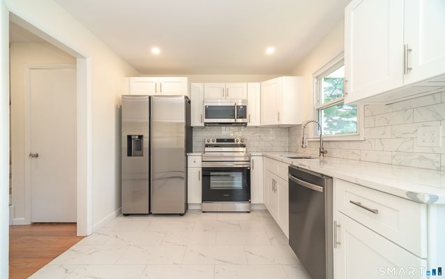 66 Bridgeview Place, Stratford, CT 06614