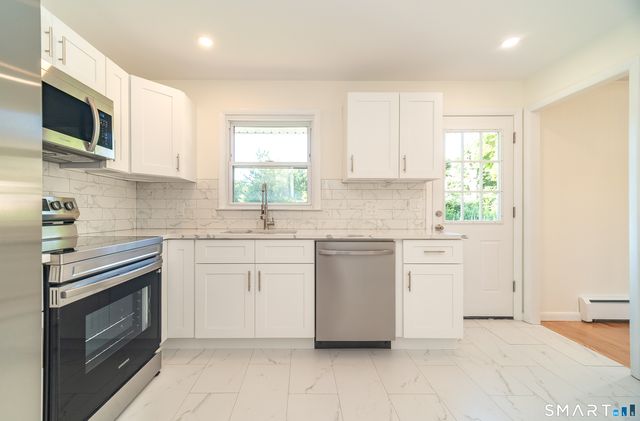 66 Bridgeview Place, Stratford, CT 06614