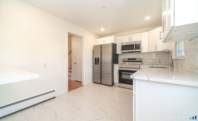 66 Bridgeview Place, Stratford, CT 06614