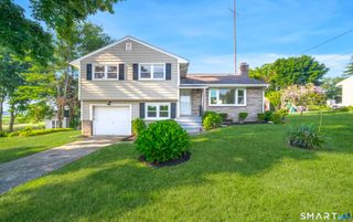 66 Bridgeview Place, Stratford, CT 06614