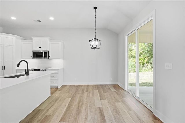 21063 W 225th Street, Spring Hill, KS 66083
