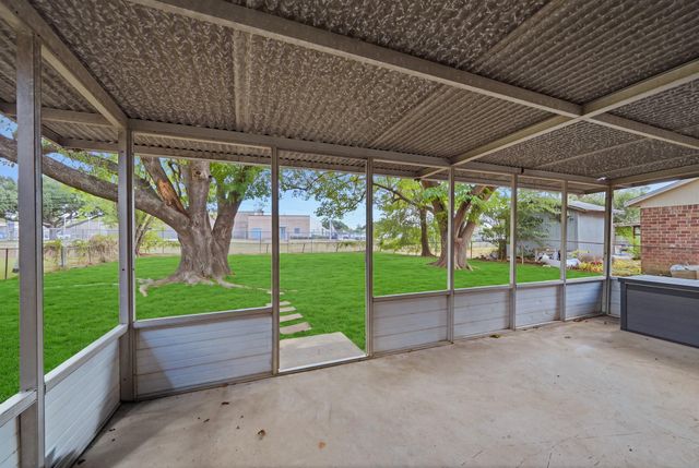 12510 White Plains Drive, Houston, TX 77089