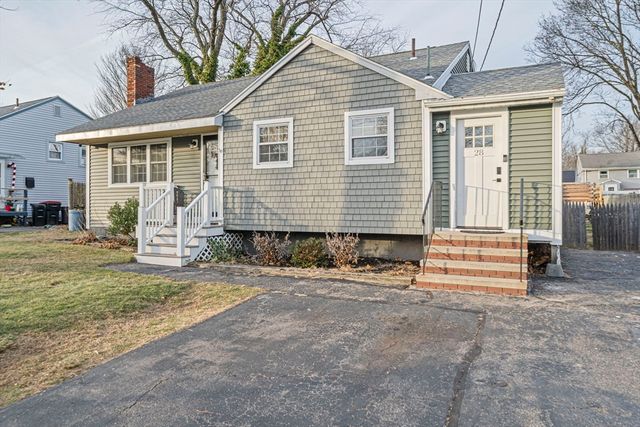 28 Pratt St, Brockton, MA 02302