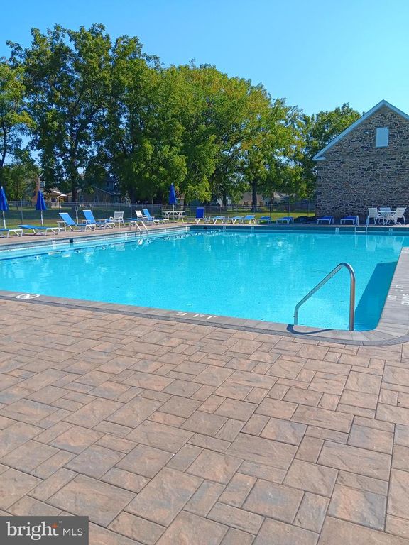 215 RUMFORD CT, Newtown, PA 18940