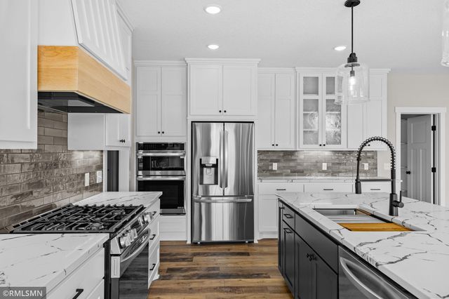 871 206th Avenue NW, Oak Grove, MN 55011