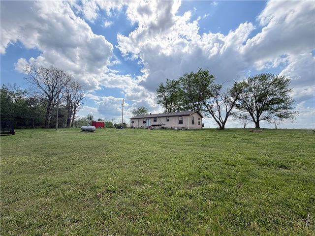 13280 N Gaiche Road, Gentry, AR 72734