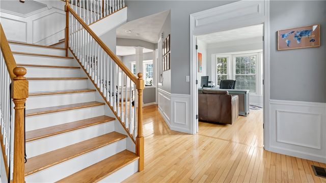68 Castle Rocks Road, Warwick, RI 02886