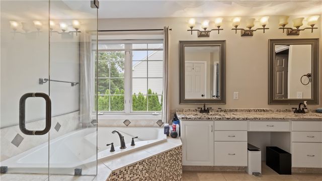 68 Castle Rocks Road, Warwick, RI 02886