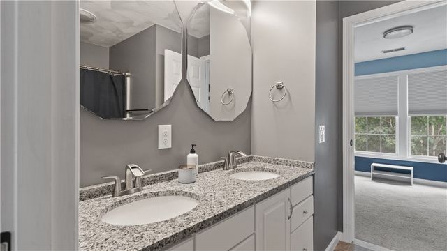 68 Castle Rocks Road, Warwick, RI 02886