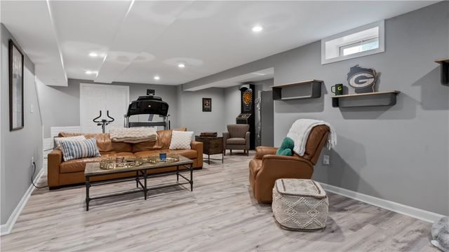 68 Castle Rocks Road, Warwick, RI 02886