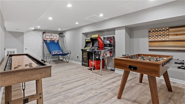 68 Castle Rocks Road, Warwick, RI 02886