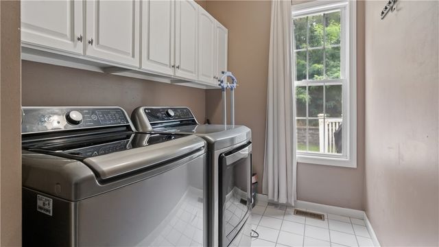 68 Castle Rocks Road, Warwick, RI 02886