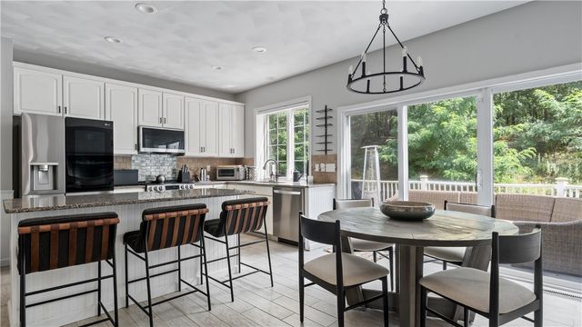 68 Castle Rocks Road, Warwick, RI 02886