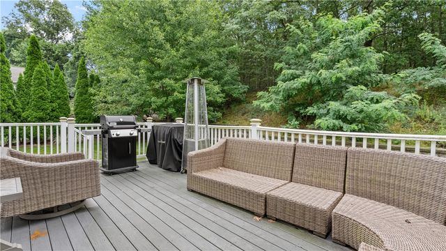 68 Castle Rocks Road, Warwick, RI 02886