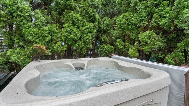 68 Castle Rocks Road, Warwick, RI 02886