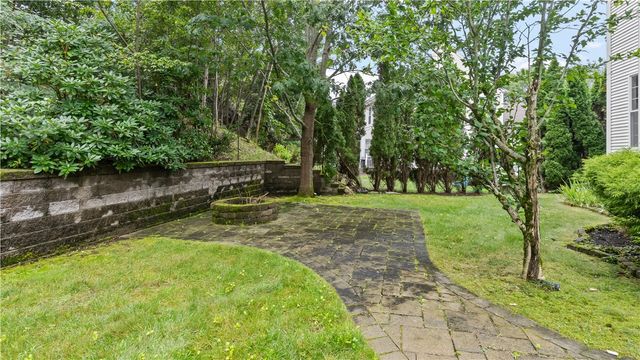 68 Castle Rocks Road, Warwick, RI 02886