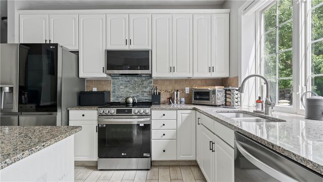 68 Castle Rocks Road, Warwick, RI 02886