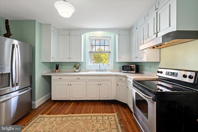 6 E CECIL ST, Winchester, VA 22601