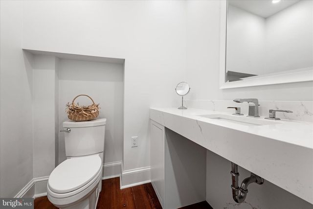 6 E CECIL ST, Winchester, VA 22601