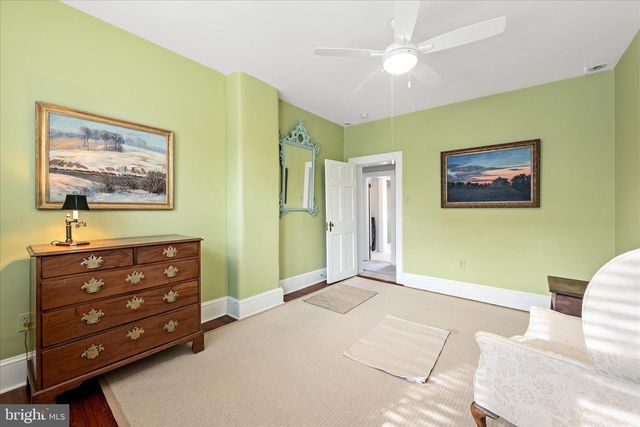 6 E CECIL ST, Winchester, VA 22601