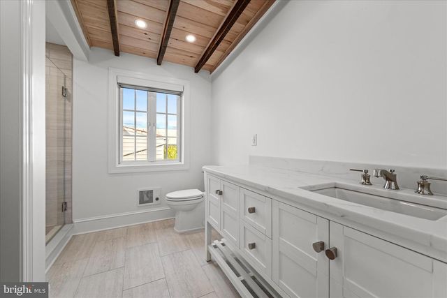 6 E CECIL ST, Winchester, VA 22601