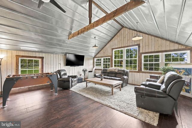 17121 SIMPSON CIR, Paeonian Springs, VA 20129