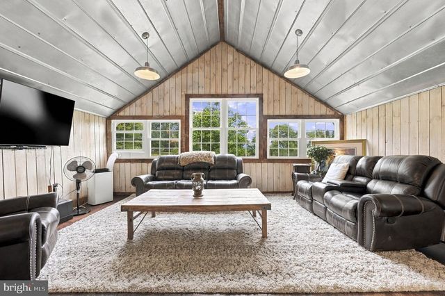 17121 SIMPSON CIR, Paeonian Springs, VA 20129