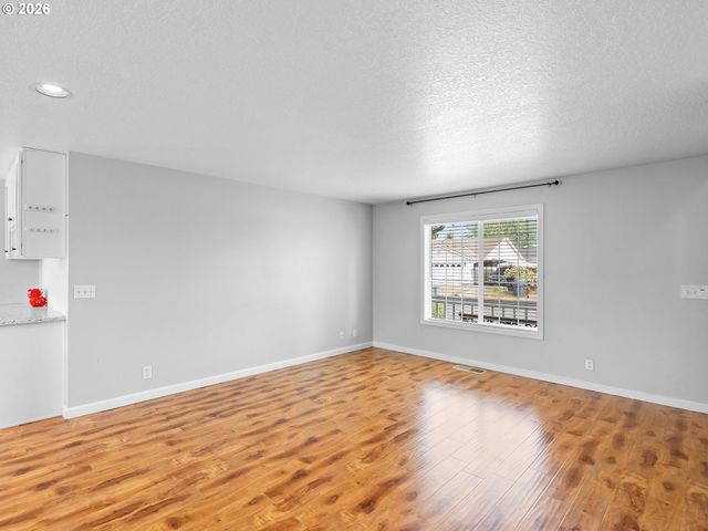 4366 Ne GLENCOE St Ne, Salem, OR 97301