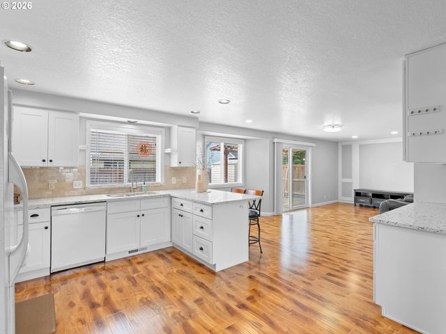 4366 Ne GLENCOE St Ne, Salem, OR 97301