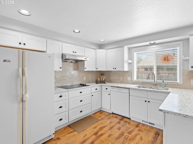 4366 Ne GLENCOE St Ne, Salem, OR 97301