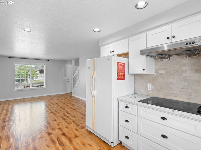 4366 Ne GLENCOE St Ne, Salem, OR 97301