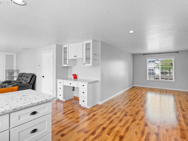 4366 Ne GLENCOE St Ne, Salem, OR 97301