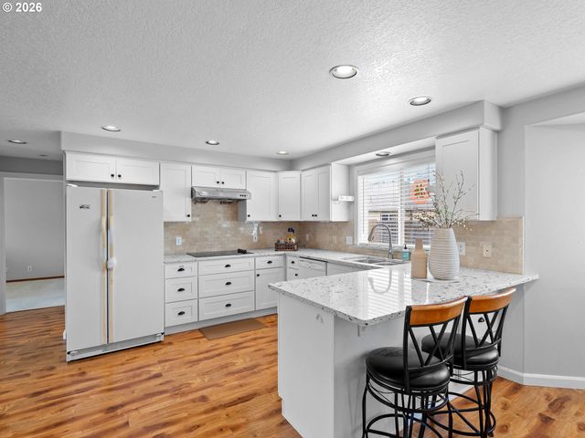 4366 Ne GLENCOE St Ne, Salem, OR 97301