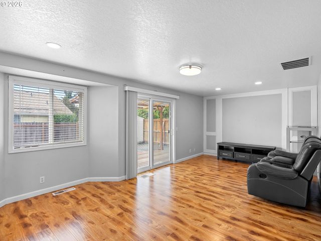 4366 Ne GLENCOE St Ne, Salem, OR 97301